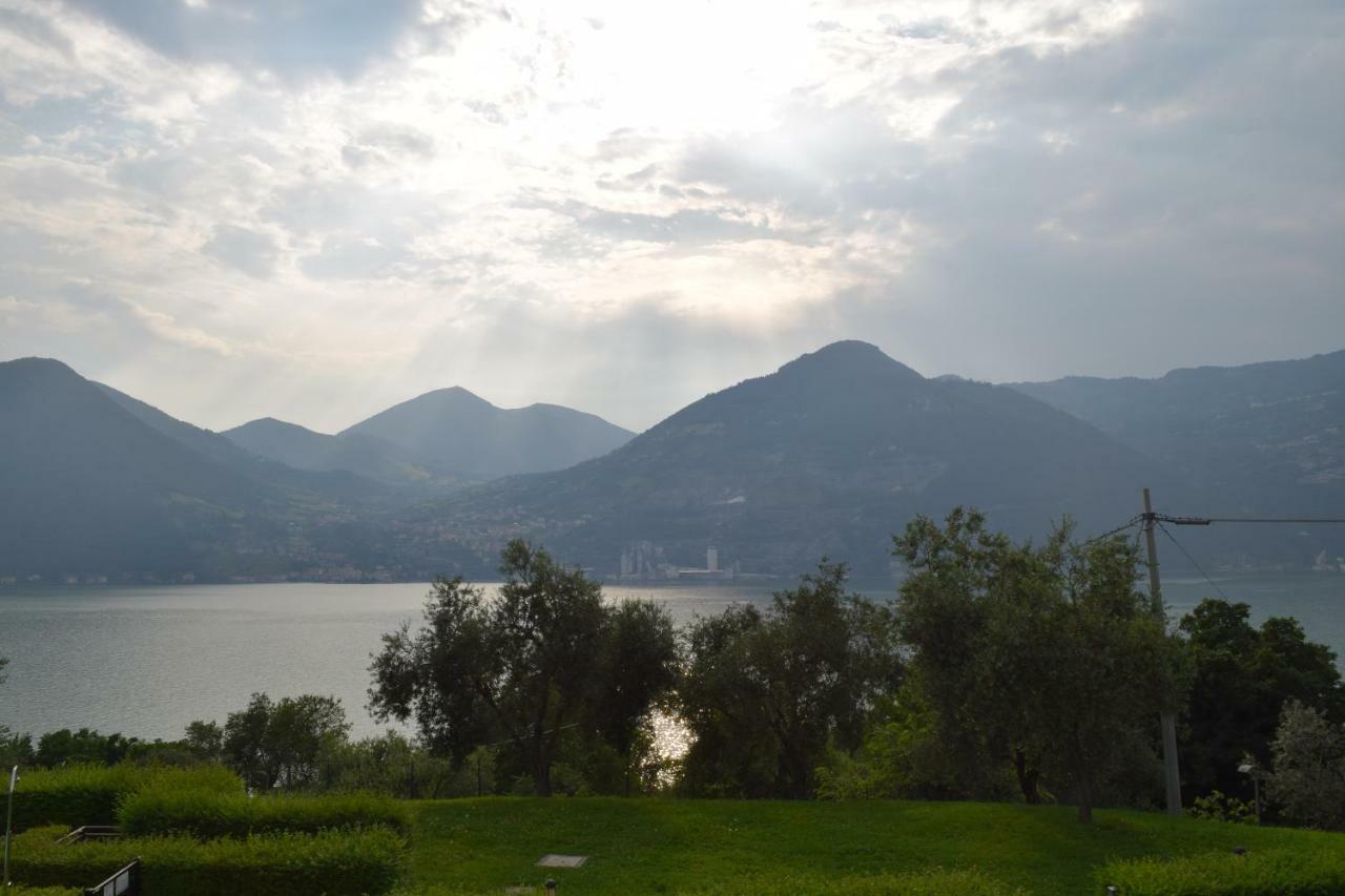 Appartamento Agnesi Monte Isola Esterno foto